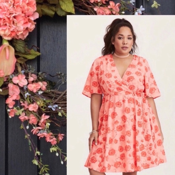 torrid Dresses & Skirts - Torrid Coral Floral V-Neck Dress Summer Sz 14 NEW